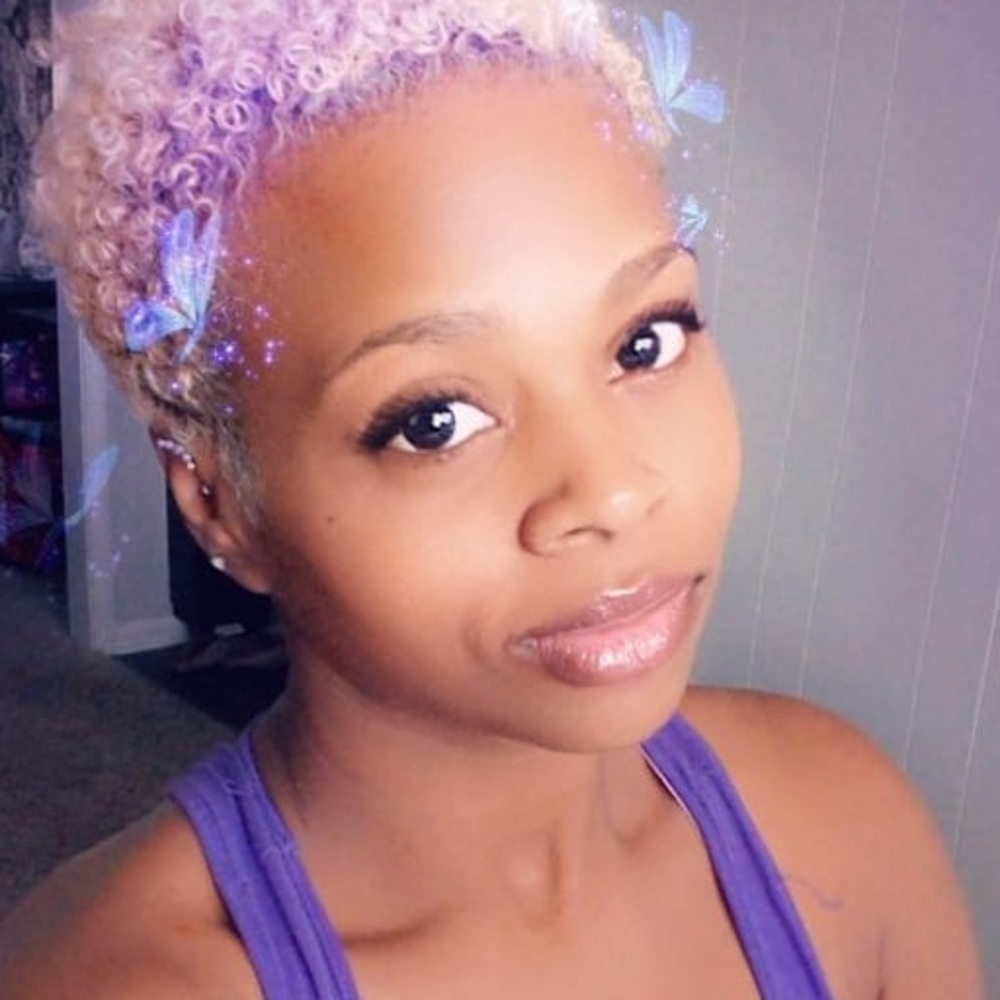 Meet your Posher, DeleaLenee